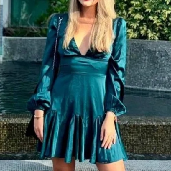 Abercrombie & Fitch Dresses & Skirts - Abercrombie & Fitch Long-Sleeve Plunge Satin Mini Dress